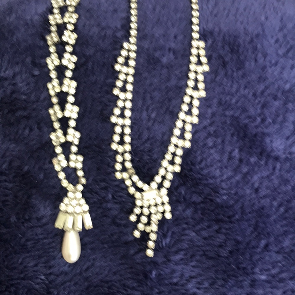 2 beautiful necklaces. The price is for both.